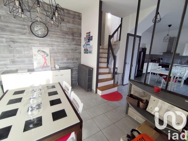 Maison 6 pièces de 125 m² à Nohanent (63830)