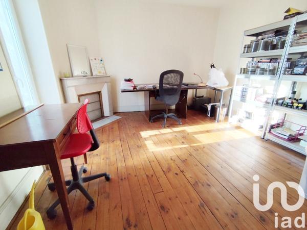 Maison 6 pièces de 125 m² à Nohanent (63830)