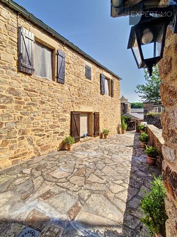 Cassagnes-Bégonhès (12120) Maison de caractères alliant charmes et traditions