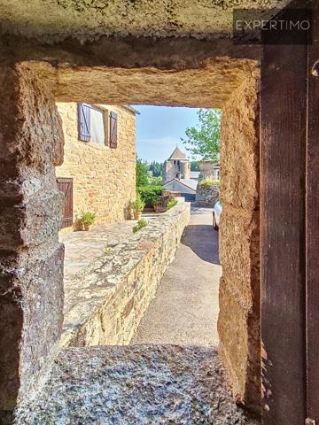 Cassagnes-Bégonhès (12120) Maison de caractères alliant charmes et traditions