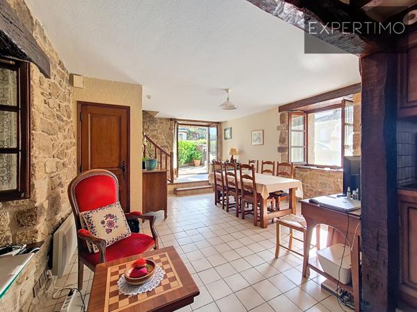 Cassagnes-Bégonhès (12120) Maison de caractères alliant charmes et traditions