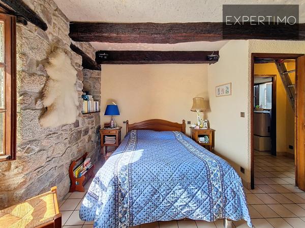 Cassagnes-Bégonhès (12120) Maison de caractères alliant charmes et traditions