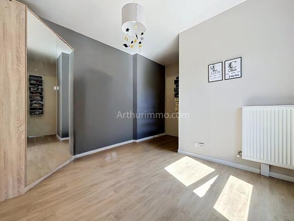Vente                                                      Appartement
                        
                     4 pièces                      70 m2                     à Limeil-Brévannes