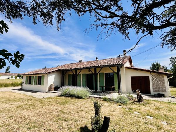 Maison de plain-pied 4 chambres avec jardin et piscine dans un cadre tranquille