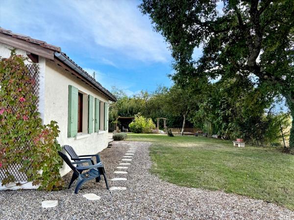 Maison de plain-pied 4 chambres avec jardin et piscine dans un cadre tranquille