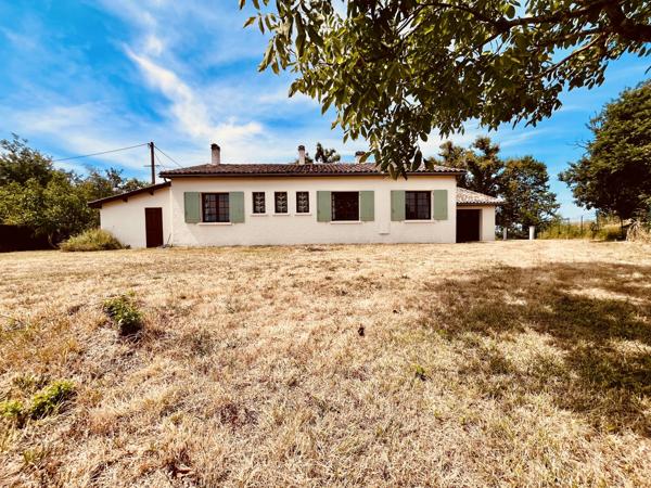 Maison de plain-pied 4 chambres avec jardin et piscine dans un cadre tranquille