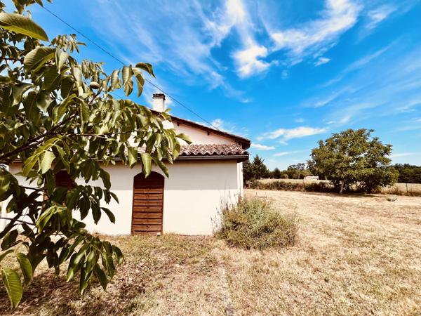 Maison de plain-pied 4 chambres avec jardin et piscine dans un cadre tranquille
