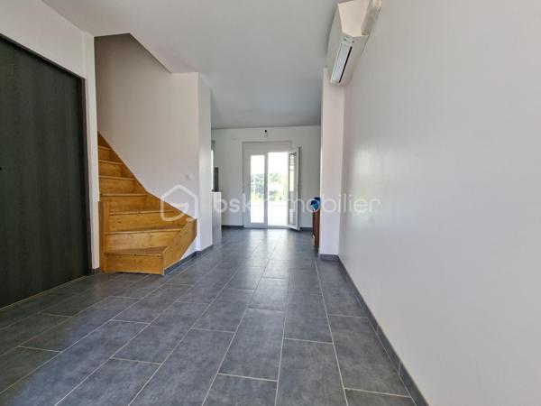 💰 OPPORTUNITÉ INVESTISSEUR – RENDEMENT + CASH-FLOW POSITIF 💰

📍 RARE ! à Villeparisis, proche des commodités, des transports et des axes principaux.

À Villeparisis, découvrez un ensemble immobilier à fort potentiel, idéal pour un investisseur à la recherche de rentabilité immédiate et évolutive.


🏡 2 MAISONS INDÉPENDANTES de 93,37 m² et 86,41 m² pour une surface totale de 180 m² intégralement REFAIT A NEUF avec piscine chauffée édifiée sur 900 m² de terrain.
      Confortables et lumineuses équipées d'une pompe à chaleur et offrant un bon niveau de confort. 
      IDEAL Famille nombreuse, projet multi-génération, investissement intelligent… pour accueillir un proche, ou créer une activité indépendante.

Avec possibilité de créer un 3ème lot pour un appartement de type F2 ou F3.

 Le pavillon principal se compose d'une entrée desservant un wc, une chambre, une cuisine aménagée, un séjour donnant accès à une piscine couverte chauffée. 
A l'étage vous trouverez 3 belles chambres et une salle de bains avec wc et seche-serviettes.

Le second pavillon, IDEAL POUR LA LOCATION classique ou meublée se compose d'une entrée desservant une cuisine aménagée, d'un séjour lumineux, d'un cellier, et d'un wc
suivi d'une suite parentale avec salle d'eau et wc. 
A l'étage vous trouverez 3 chambres suivies d'une salle de bains avec wc et sèche-serviettes. 

📐 Environ 180m² habitables
🚗 Garage d’environ 70 m² avec potentiel d’aménagement POUR UN F2 ou F3 
💰 Revenus locatifs possibles
❄ Pompe à chaleur / confort énergétique
📍 Secteur recherché proche commodités et écoles Normandie Niemen et collège Marthe Simard
  Transports : RER B Gare de Villeparisis 

👉 Idéal pour :
✔ grande famille
✔ habitation + revenus locatifs
✔ investisseur recherchant rentabilité et cash-flow
✔ projet multi-génération
✔ Bonne performance énergétique globale 

💸 Belle performance financière
👉 Un bien capable de s’autofinancer et de générer du revenu mensuel.

🔥 Conclusion
Situation	Rentabilité brute	                 Rentabilité nette
Bien exploité en l’état	≈ 7,9 %             	≈ 6,6 %
Avec optimisation du garage ≈ 11 %      	≈ 9 % estimés

👉 À ce niveau de prix, le bien présente un très bon potentiel de rentabilité pour le secteur, avec une possibilité d’évolution intéressante pour un investisseur souhaitant développer les revenus locatifs.

A saisir rapidement !