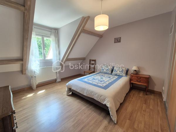 Vous recherchez une maison familiale SPACIEUSE et SANS TRAVAUX ?? Située dans un quartier résidentiel recherché, à seulement 8 minutes à pied de la gare RER C La Norville–Saint-Germain-lès-Arpajon, des écoles et des commerces ?? Cette maison est faite pour vous !!
Dès l'entrée vous serez séduit par un séjour traversant lumineux de 30 m2 environ avec poêle à bois et accès direct à la terrasse, d'une grande cuisine dinatoire aménagée et équipée, une chambre avec salle d’eau privative et WC indépendant.
À l’étage un grand palier avec rangements dessert 2 belles chambres, un bureau pouvant devenir facilement une 4ᵉ chambre, une spacieuse salle de bains avec baignoire, douche et WC.
Le sous-sol total comprend un garage double, une buanderie, un atelier, une chaufferie ainsi qu’une vaste cuisine d’été avec accès au jardin, donnant sur une dépendance à rénover  !
Les plus +++ Maison parfaitement entretenue, beaucoup de rangements, stationnement plusieurs véhicules, portail et porte d'entrée alu récente, plancher béton à l'étage, dépendance à rénover avec eaux et électricité de 25 m2 environ. 
Une maison idéale pour accueillir votre famille dans un environnement calme et pratique au quotidien.
A visiter sans tarder !