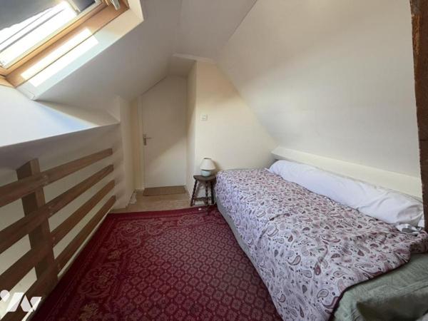 Maison en centre bourg avec vue dégagée et grand jardin 