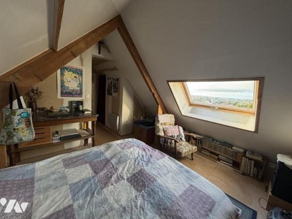 Maison en centre bourg avec vue dégagée et grand jardin 