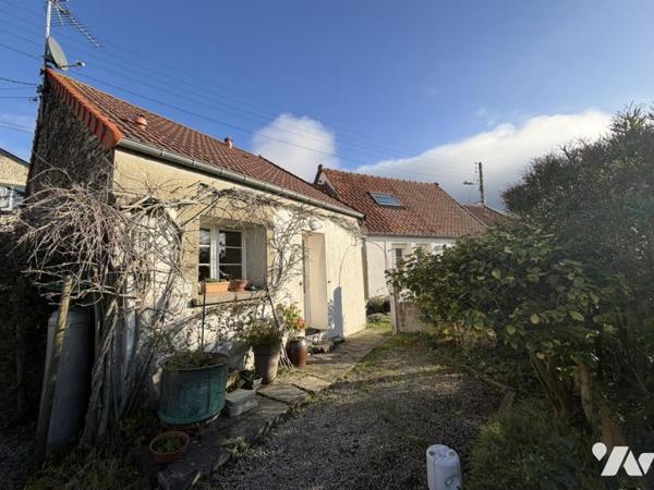 Maison en centre bourg avec vue dégagée et grand jardin 