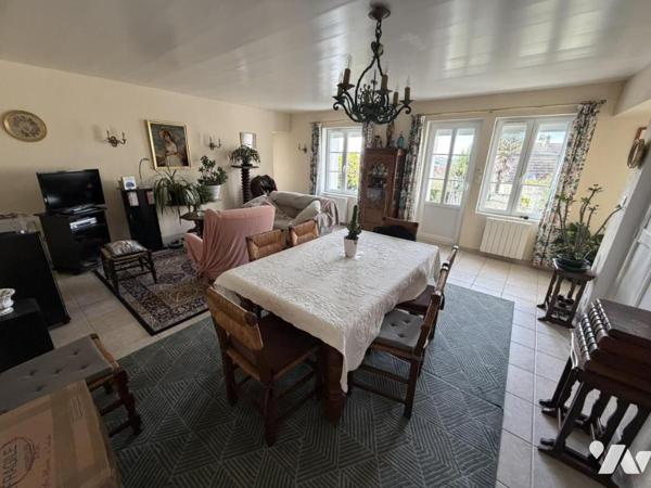 Maison en centre bourg avec vue dégagée et grand jardin 