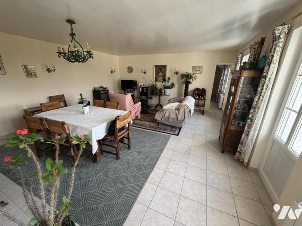 Maison en centre bourg avec vue dégagée et grand jardin 
