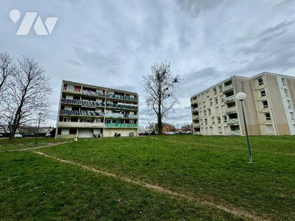 Appartement T3 à rénover de 69m² à proximité immédiate collège, lycée commerce, douane...