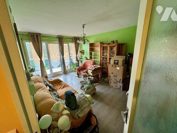 Appartement T3 à rénover de 69m² à proximité immédiate collège, lycée commerce, douane...