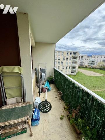 Appartement T3 à rénover de 69m² à proximité immédiate collège, lycée commerce, douane...