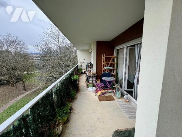 Appartement T3 à rénover de 69m² à proximité immédiate collège, lycée commerce, douane...