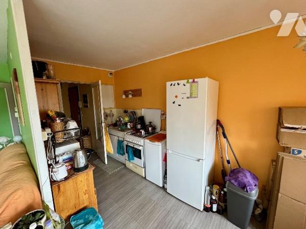 Appartement T3 à rénover de 69m² à proximité immédiate collège, lycée commerce, douane...