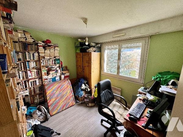 Appartement T3 à rénover de 69m² à proximité immédiate collège, lycée commerce, douane...