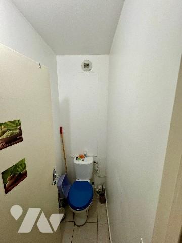 Appartement T3 à rénover de 69m² à proximité immédiate collège, lycée commerce, douane...