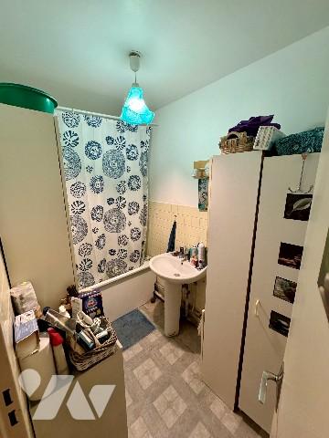 Appartement T3 à rénover de 69m² à proximité immédiate collège, lycée commerce, douane...