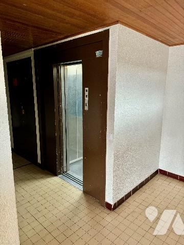 Appartement T3 à rénover de 69m² à proximité immédiate collège, lycée commerce, douane...