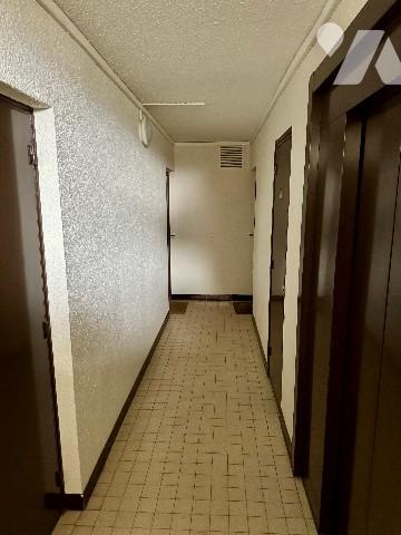 Appartement T3 à rénover de 69m² à proximité immédiate collège, lycée commerce, douane...
