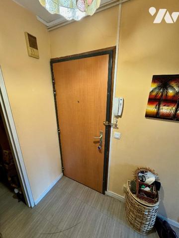 Appartement T3 à rénover de 69m² à proximité immédiate collège, lycée commerce, douane...