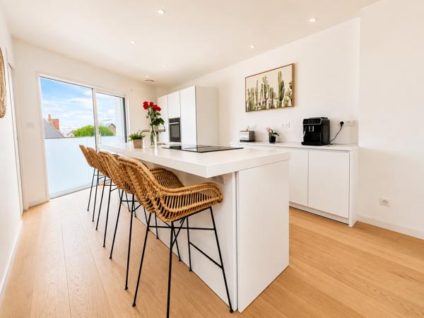 Maison
         6 pièces
        - 142 m² Bien prestige 847 600 € *