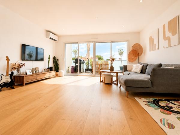 Maison
         6 pièces
        - 142 m² Bien prestige 847 600 € *