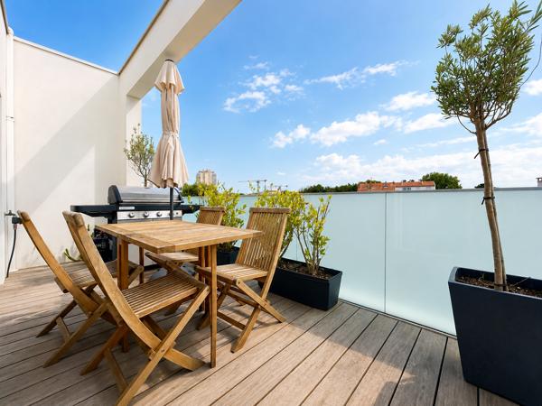Maison
         6 pièces
        - 142 m² Bien prestige 847 600 € *