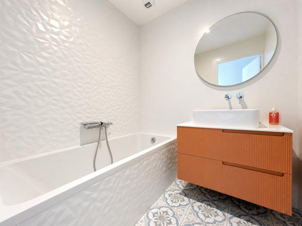 Maison
         6 pièces
        - 142 m² Bien prestige 847 600 € *