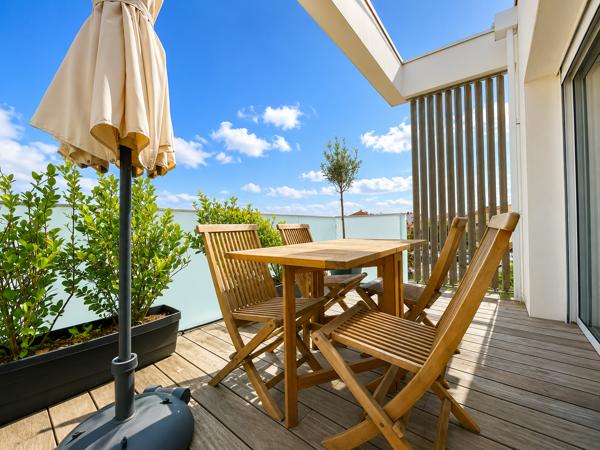 Maison
         6 pièces
        - 142 m² Bien prestige 847 600 € *