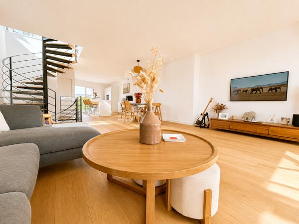 Maison
         6 pièces
        - 142 m² Bien prestige 847 600 € *
