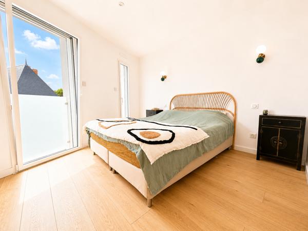 Maison
         6 pièces
        - 142 m² Bien prestige 847 600 € *