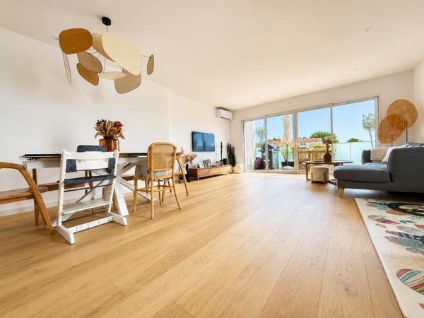 Maison
         6 pièces
        - 142 m² Bien prestige 847 600 € *