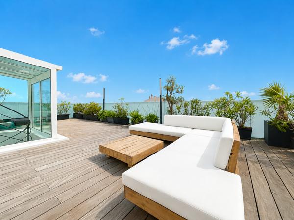 Maison
         6 pièces
        - 142 m² Bien prestige 847 600 € *