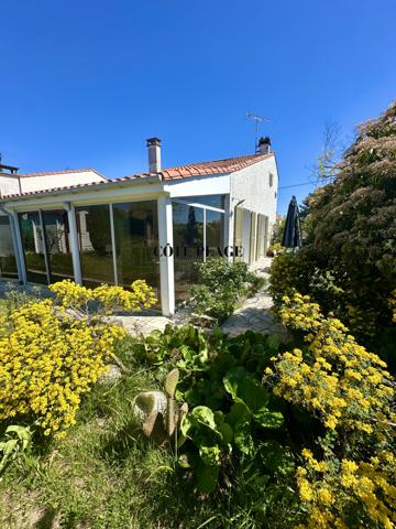 Vaux-sur-Mer (17640) VAUX /MER MAISON RÉNOVÉE AU PRIX DE 580 000 € FAI