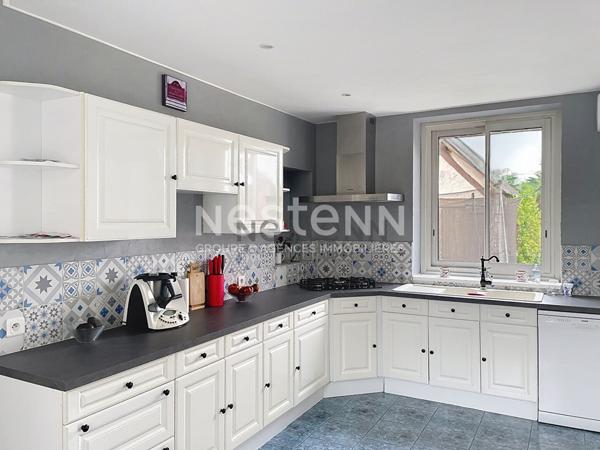 COUP DE COEUR ! Maison de bourg 4 chambres - Belle pièce de vie - Terrain clos avec dépendances