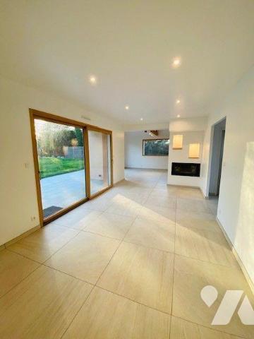 A vendre à Trégastel (22730) en Côtes-d'Armor (22), une maison construite en 2018, d'une surfac...