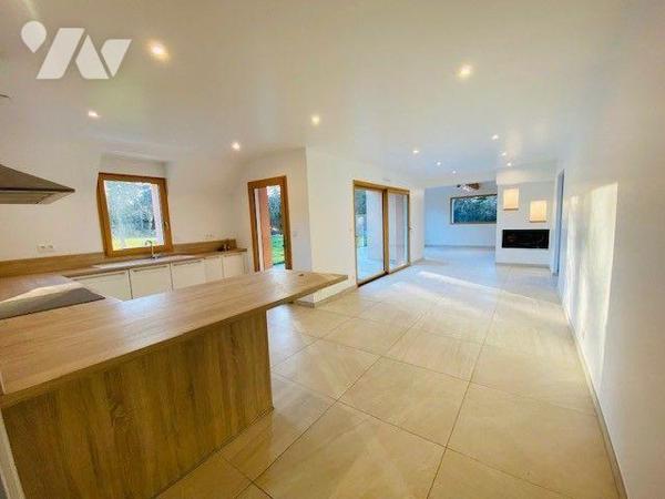 A vendre à Trégastel (22730) en Côtes-d'Armor (22), une maison construite en 2018, d'une surfac...