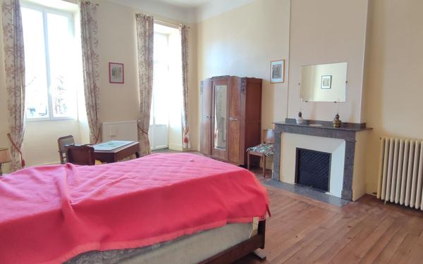 Maison à vendre    5 pièces • 240 m2 Vic-en-Bigorre