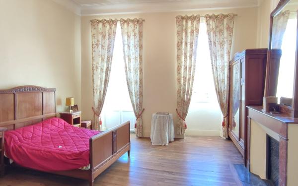 Maison à vendre    5 pièces • 240 m2 Vic-en-Bigorre