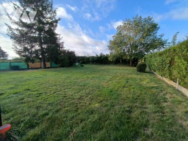 Ce terrain à bâtir se situe sur la commune de Saint-Etienne du Vauvray. Sa superficie est de 70...