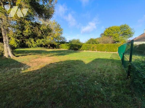 Ce terrain à bâtir se situe sur la commune de Saint-Etienne du Vauvray. Sa superficie est de 70...