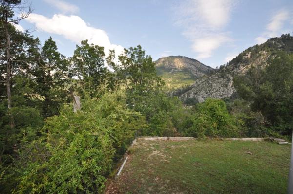 Dpt Alpes de Haute Provence (04), à vendre CASTELLANE maison 5 pièces - 143 m² - Terrain de 1143 m² - Plain pied