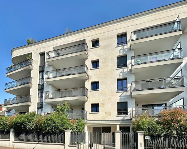 Appartement Le Perreux 2 pièces 44 m² avec terrasse et parking