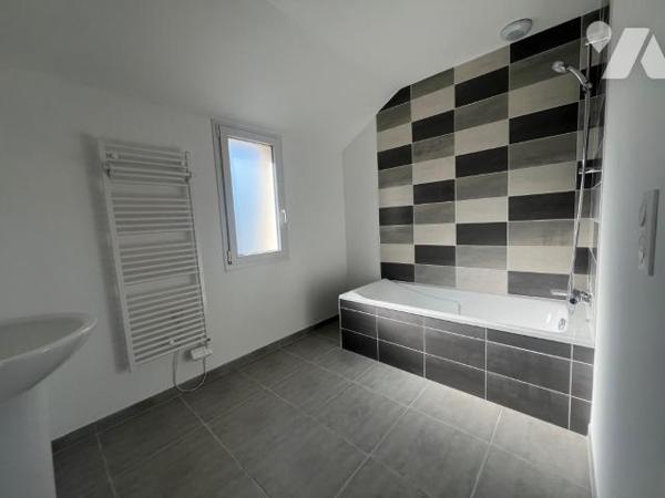 A VENDRE - SAINT MARC SUR MER - PROCHE PLAGE ET TOUTES COMMODITES
Dans secteur résidentiel, à ...