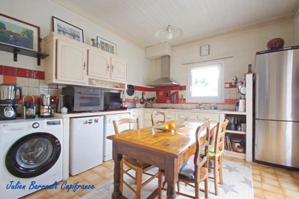 Maison de ville de 116,54 m² de 4 chambres avec une véranda et un garage sur une parcelle de 528m² au bord du Clain.